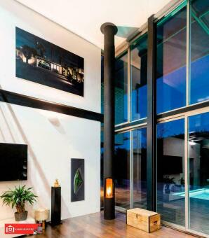 Дровяной камин Slimfocus с основанием, со сбалансированной тягой дымохода в Казани